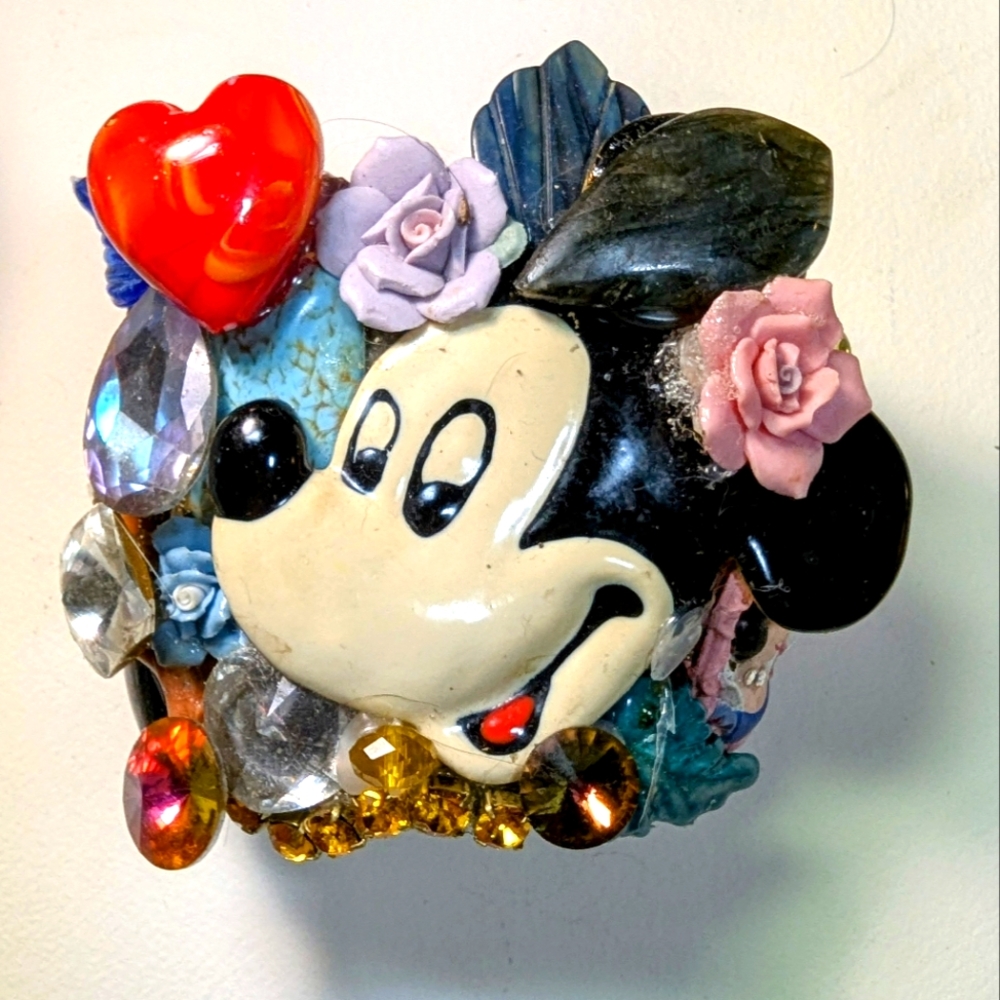 Wendy Gell Disney Mickey Mouse Wristy Snow White Details